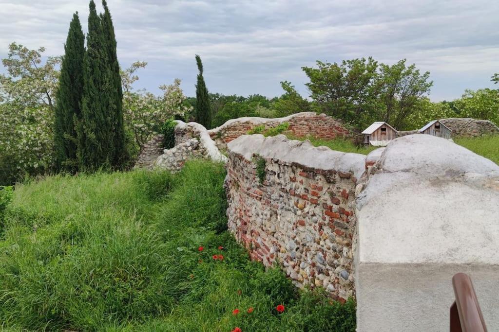 Sous Le Chateau Montaut  Exterior foto
